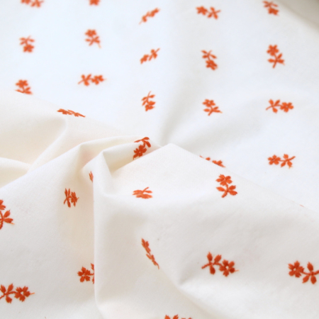 Tissu coton organique broderies fleurs coloris orange