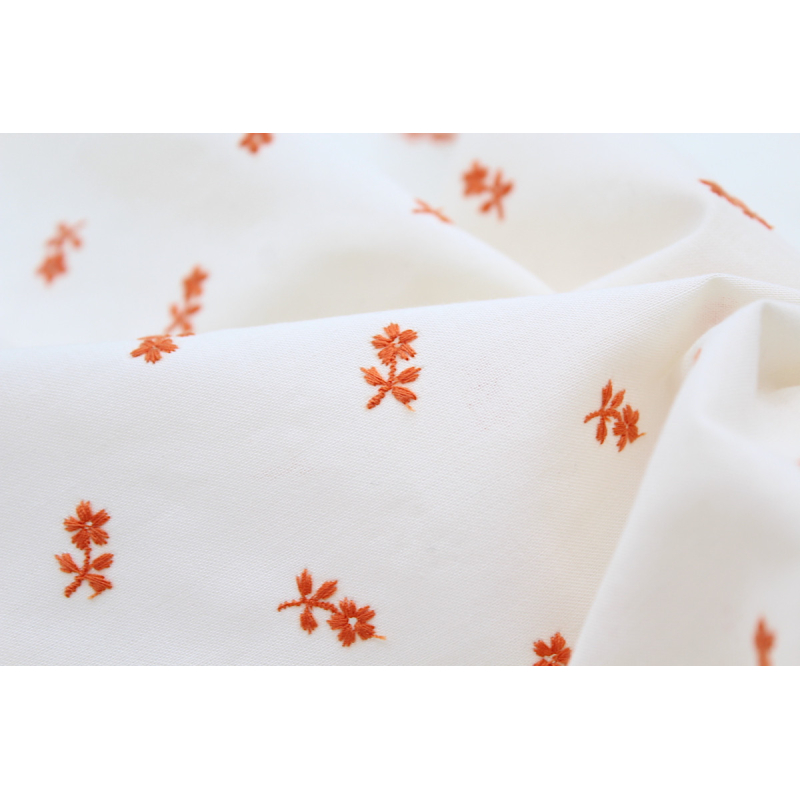 Tissu coton organique broderies fleurs coloris orange