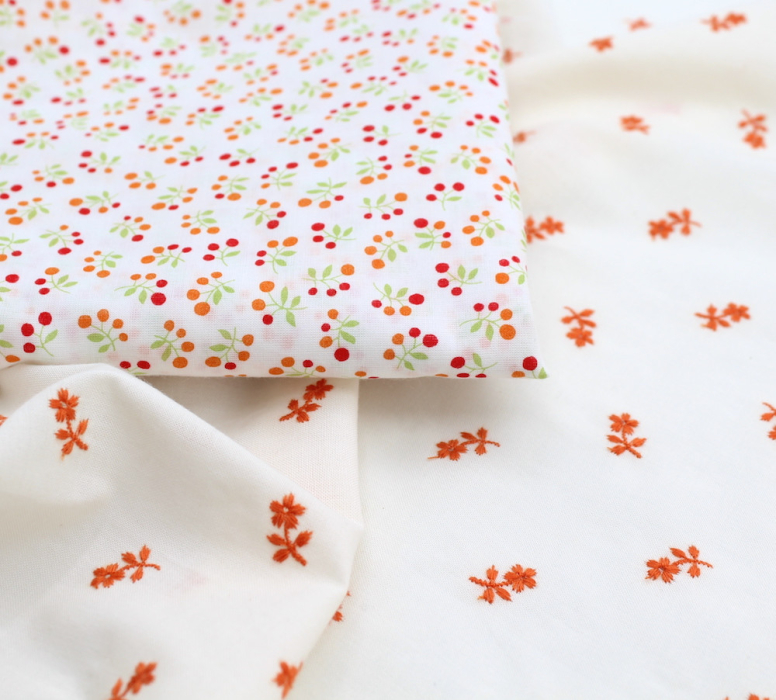 Tissu coton organique broderies fleurs coloris orange