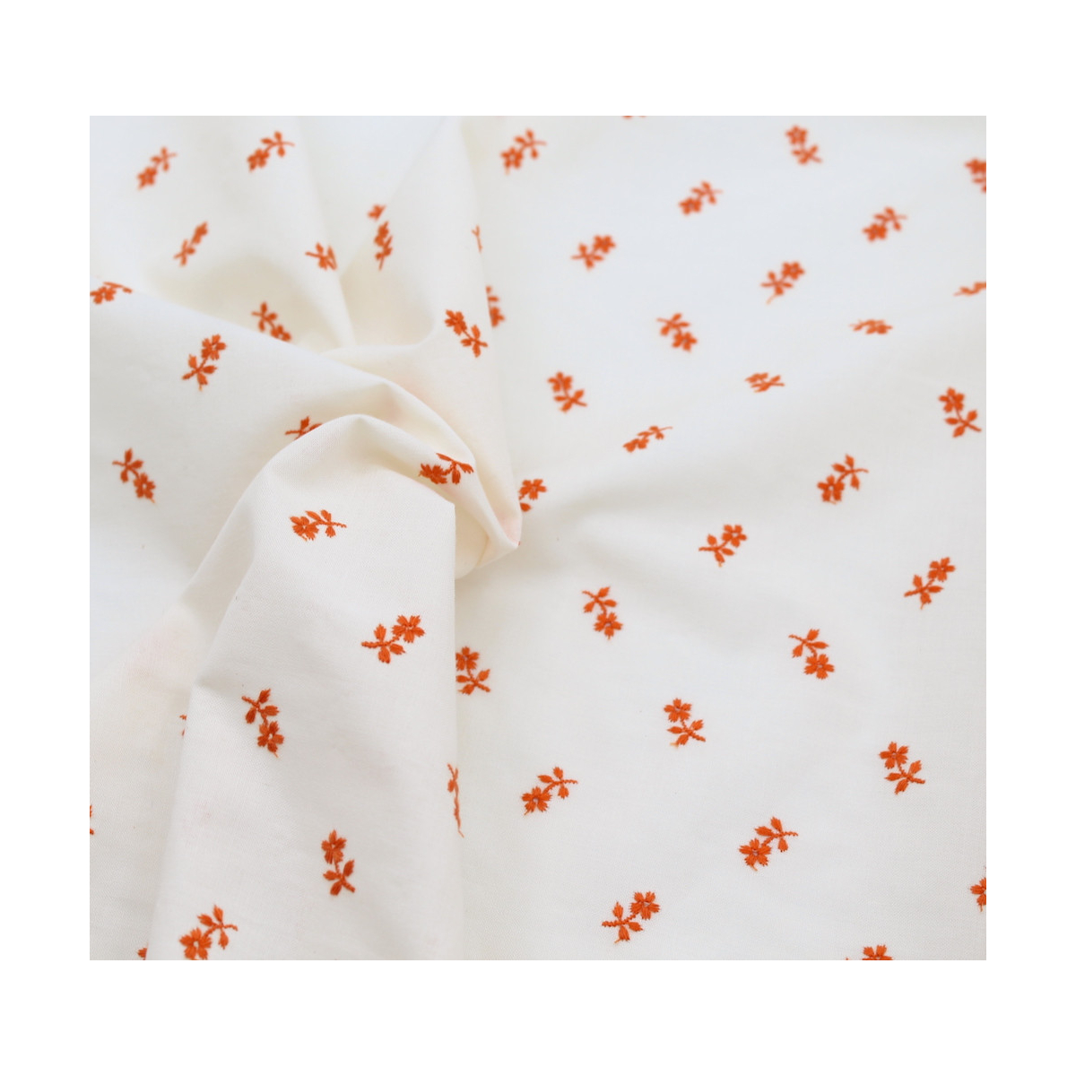 Tissu coton organique broderies fleurs coloris orange Tissu coton organique broderies fleurs coloris orange