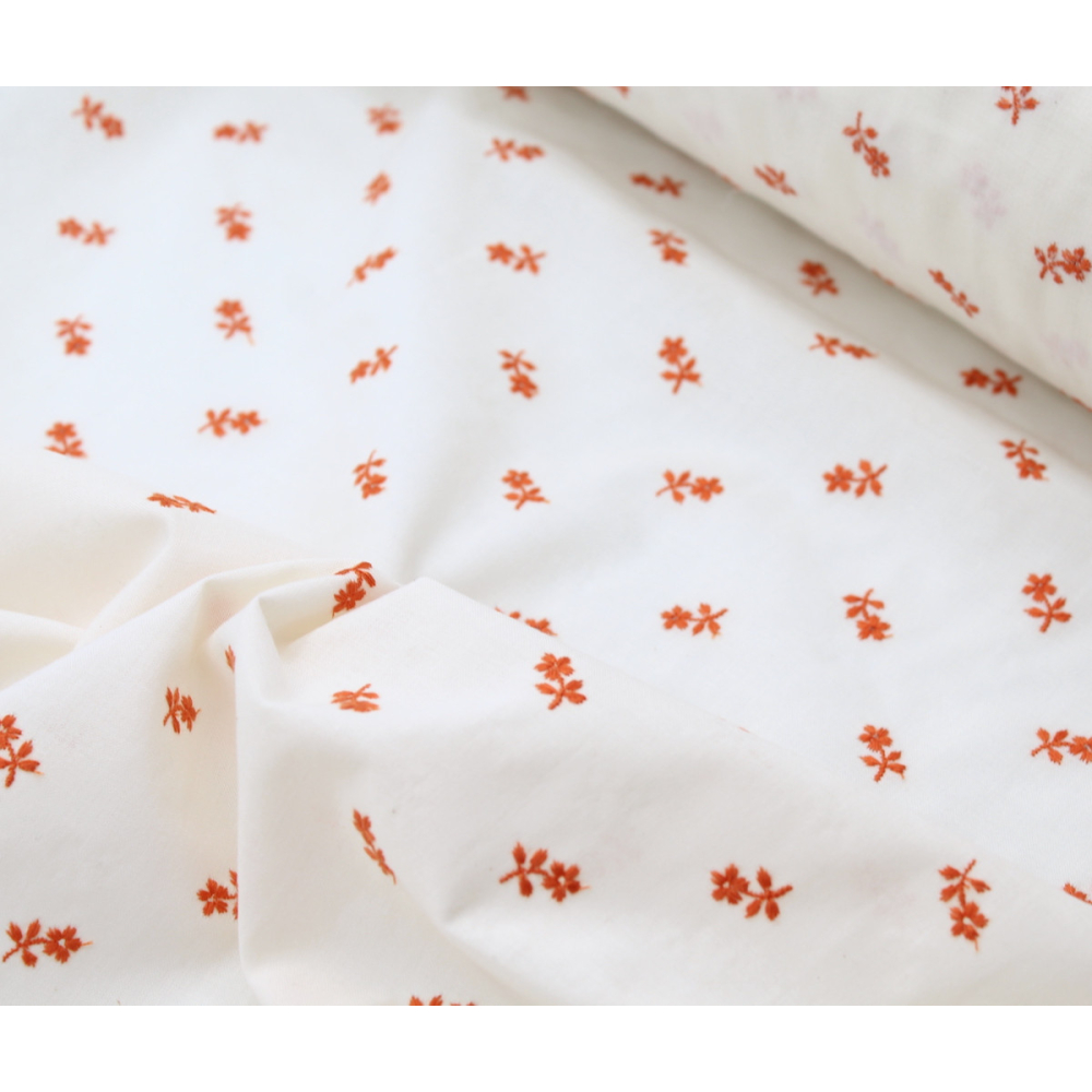 Tissu coton organique broderies fleurs coloris orange