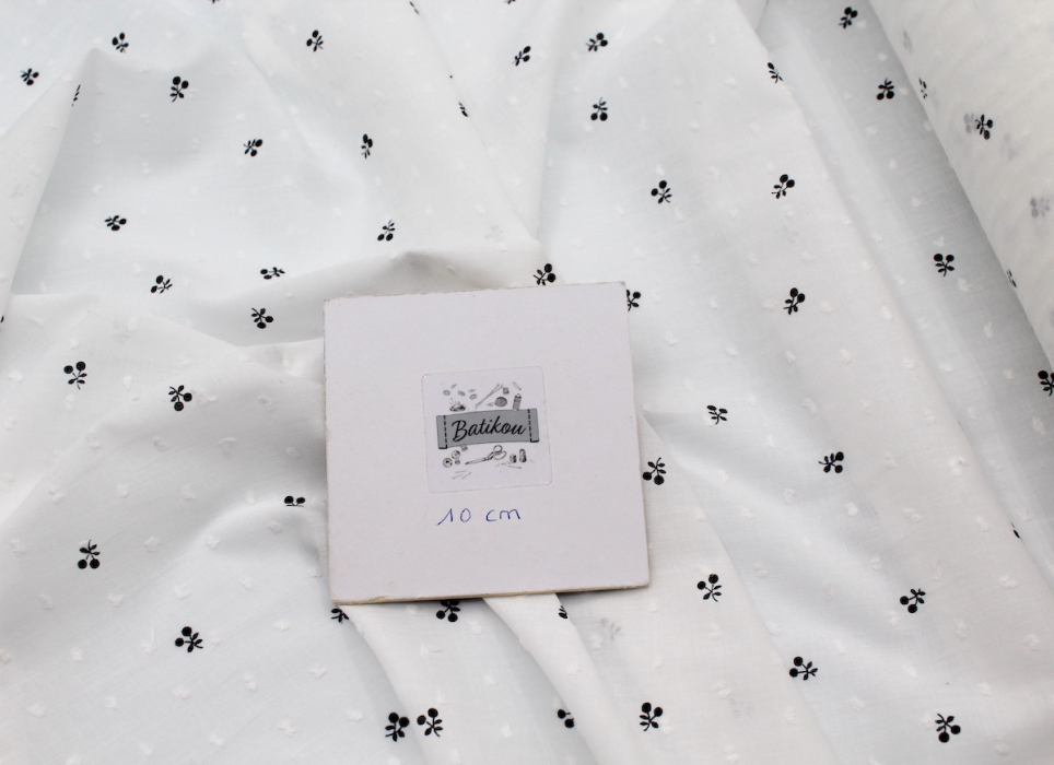 Plumetis de coton BIO motifs imprimés noir fruits cerise