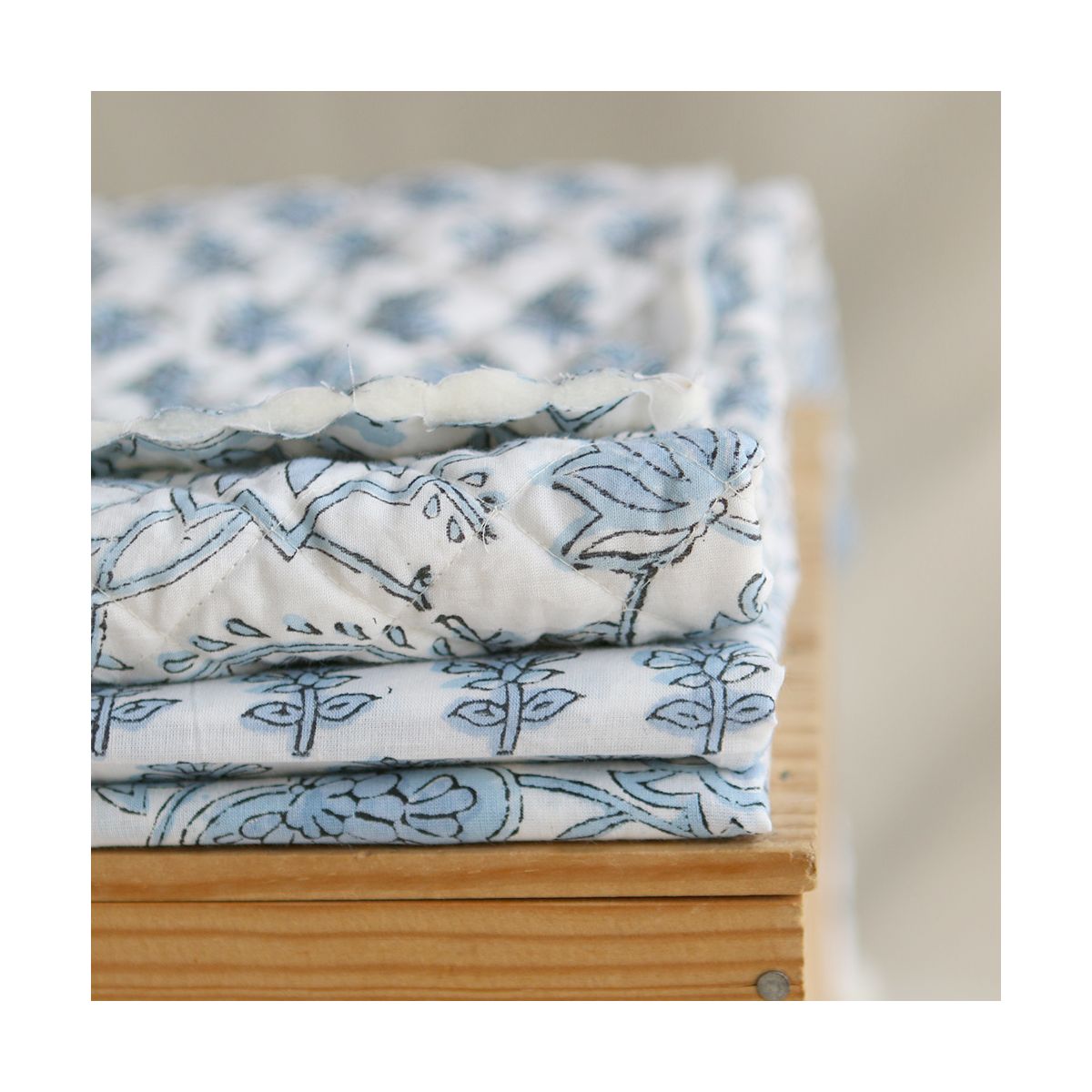 Amayra - Tissu indien matelassé double face coton hand block teal largeur 100cm Amayra - Tissu indien matelassé double face coton hand block teal largeur 100cm