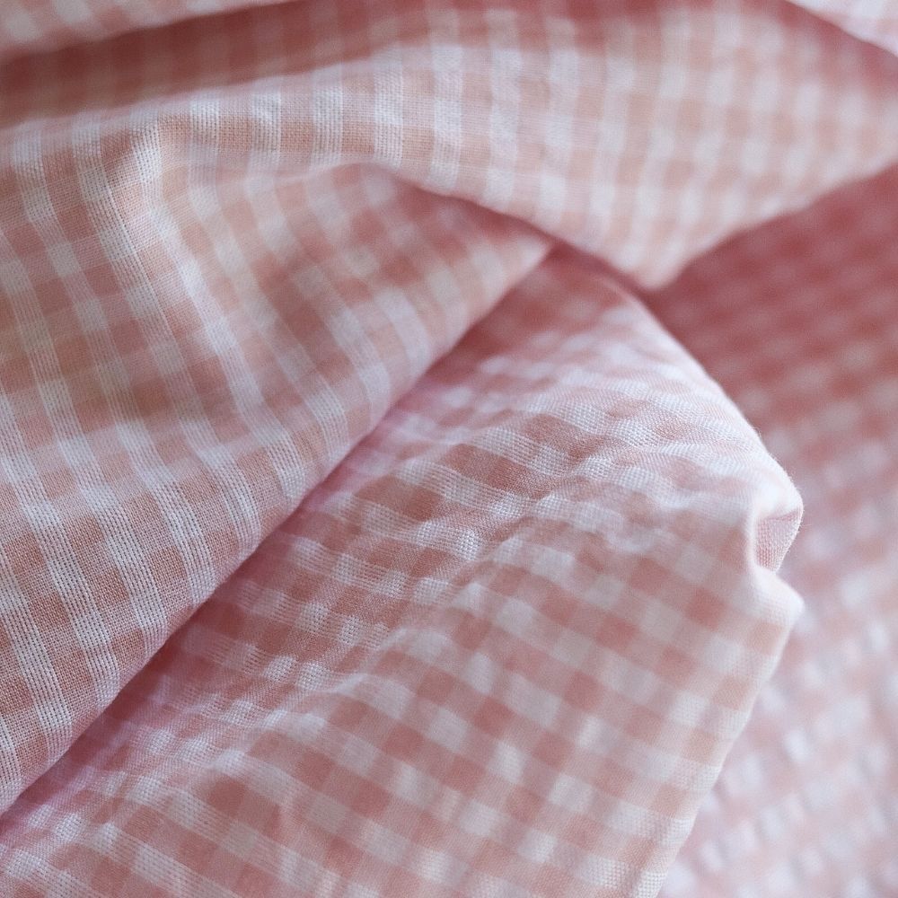 Seersucker / Coton gaufré vichy blanc et rose nude