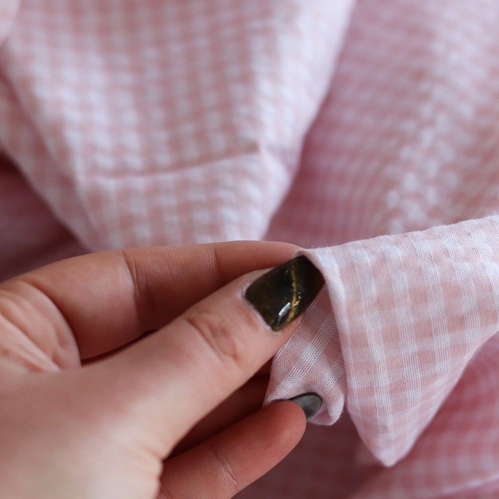 Seersucker / Coton gaufré vichy blanc et rose nude