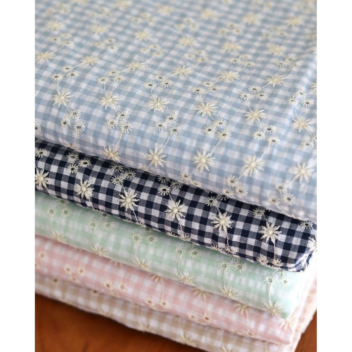 copy of Seersucker / Coton gaufré vichy blanc et sable broderie