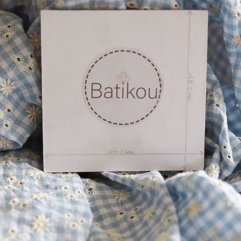 Seersucker / Coton gaufré vichy blanc et bleu ciel broderie