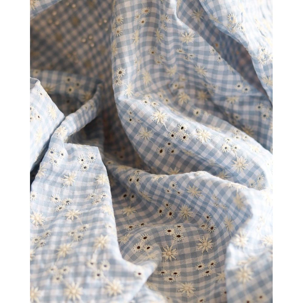 Seersucker / Coton gaufré vichy blanc et bleu ciel broderie