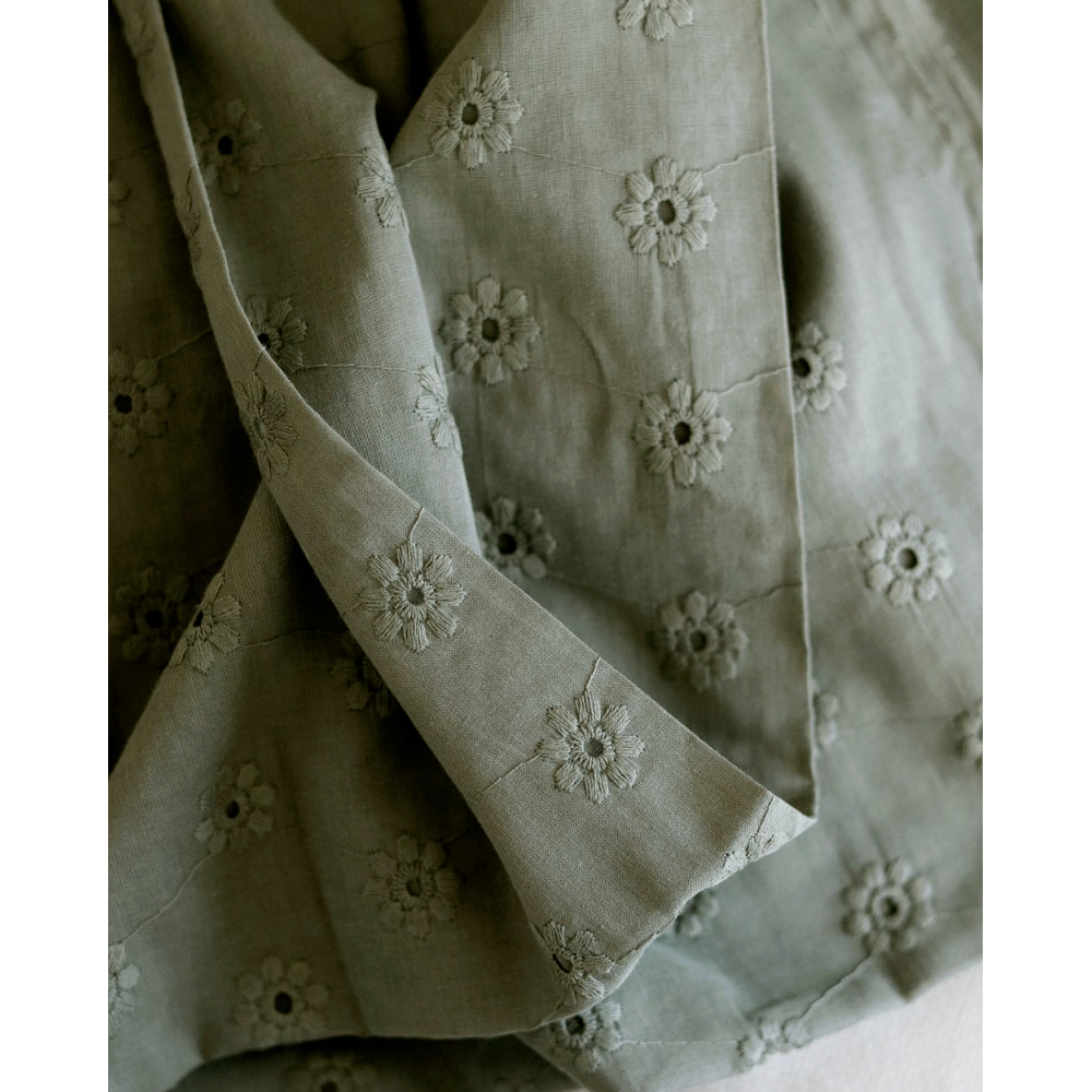 Voile de coton broderies fleuri ton sur ton kaki clair