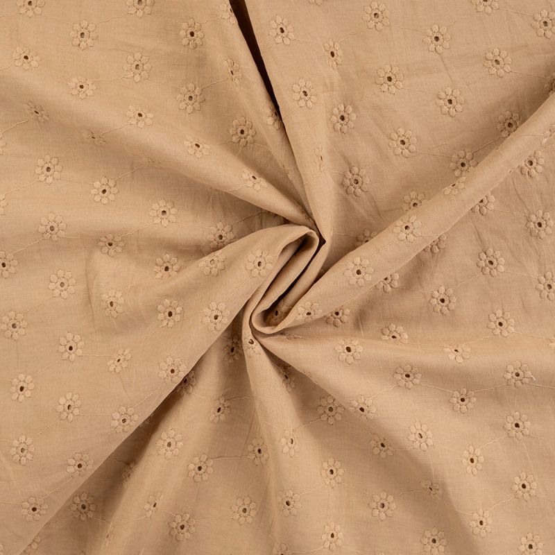 Voile de coton broderies fleuri ton sur ton camel clair