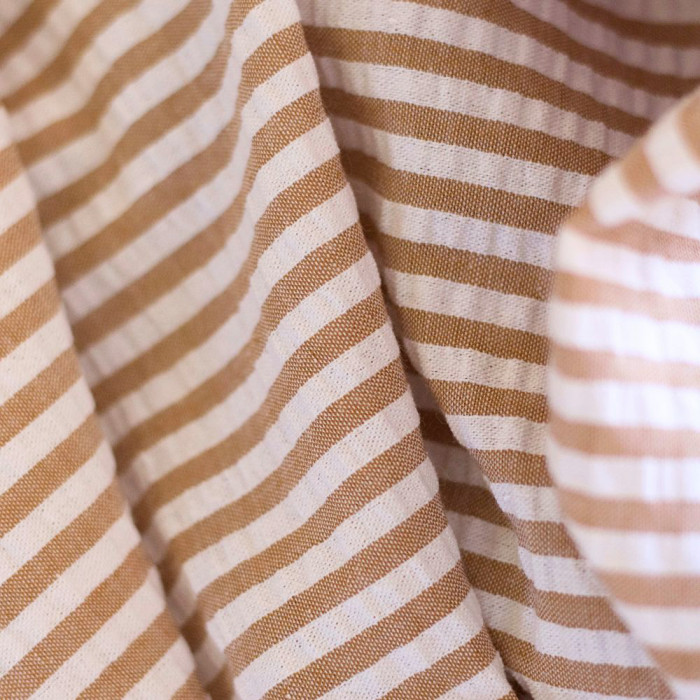 Seersucker / Coton mélangé gaufré rayures camel clair