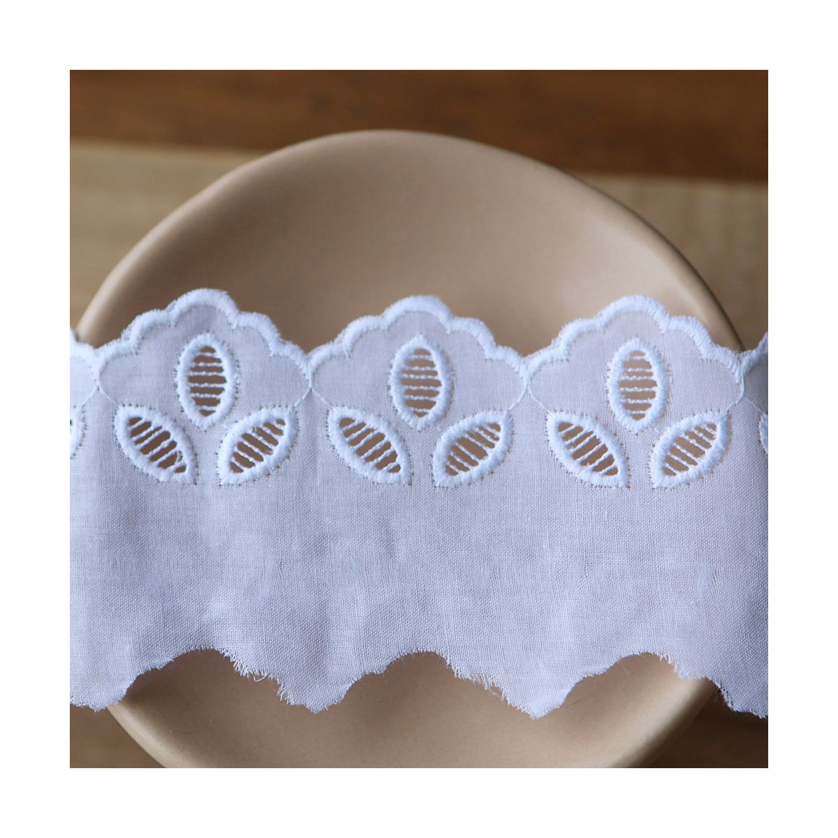 copy of Galon coton broderie anglaise brodé 25mm x 1m blanc copy of Galon coton broderie anglaise brodé 25mm x 1m blanc