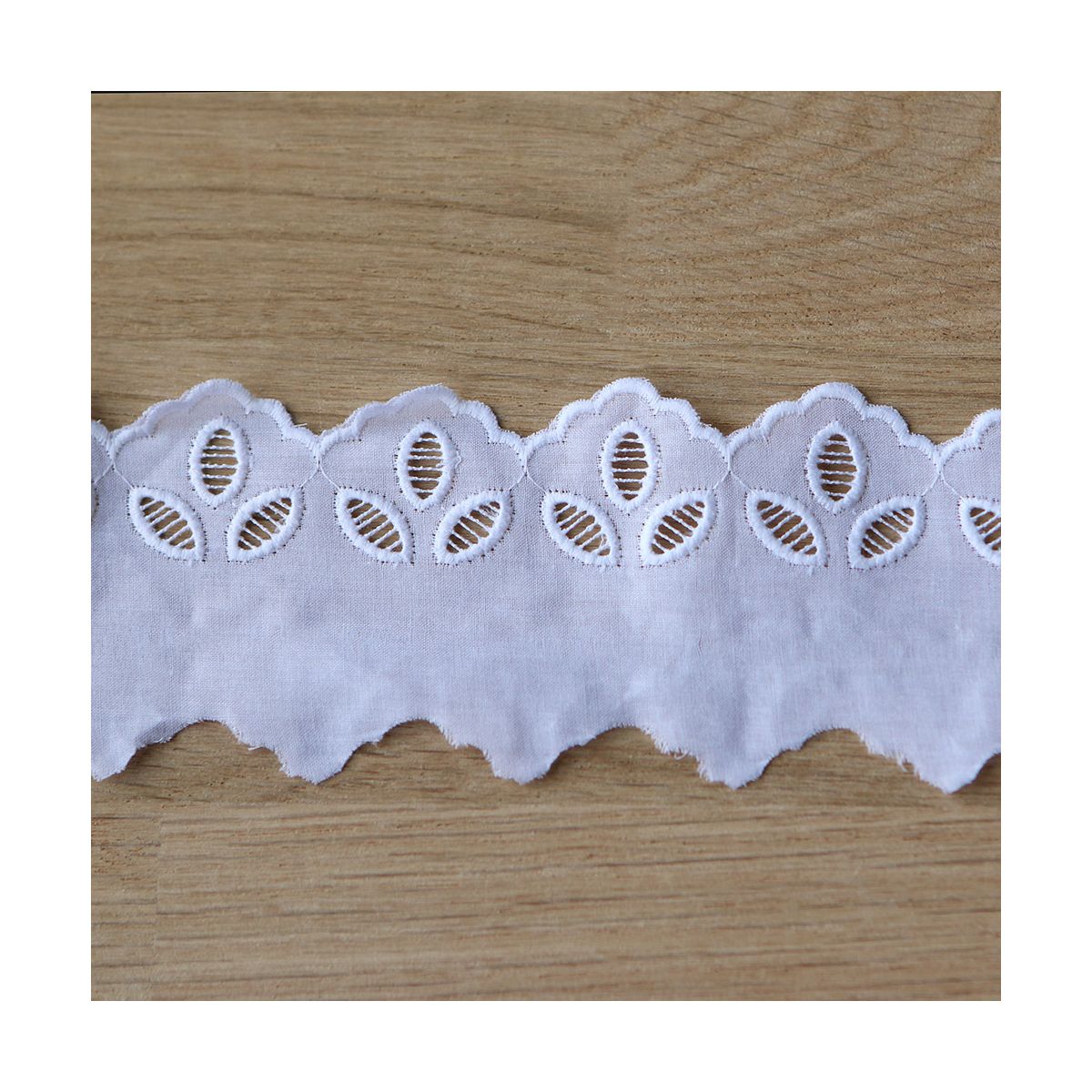 copy of Galon coton broderie anglaise brodé 25mm x 1m blanc copy of Galon coton broderie anglaise brodé 25mm x 1m blanc