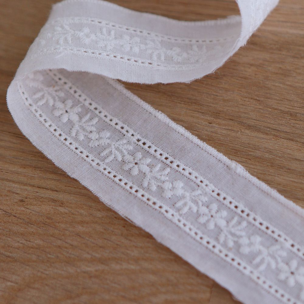 Galon coton broderie anglaise brodé 30mm x 1m blanc