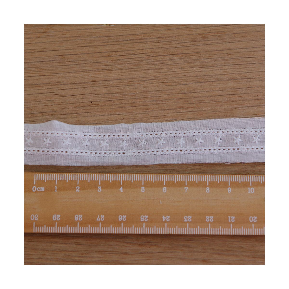 Galon coton broderie anglaise brodé 20mm x 1m blanc Galon coton broderie anglaise brodé 20mm x 1m blanc