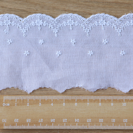 Galon coton broderie anglaise brodé 70mm x 1m blanc Galon coton broderie anglaise brodé 70mm x 1m blanc