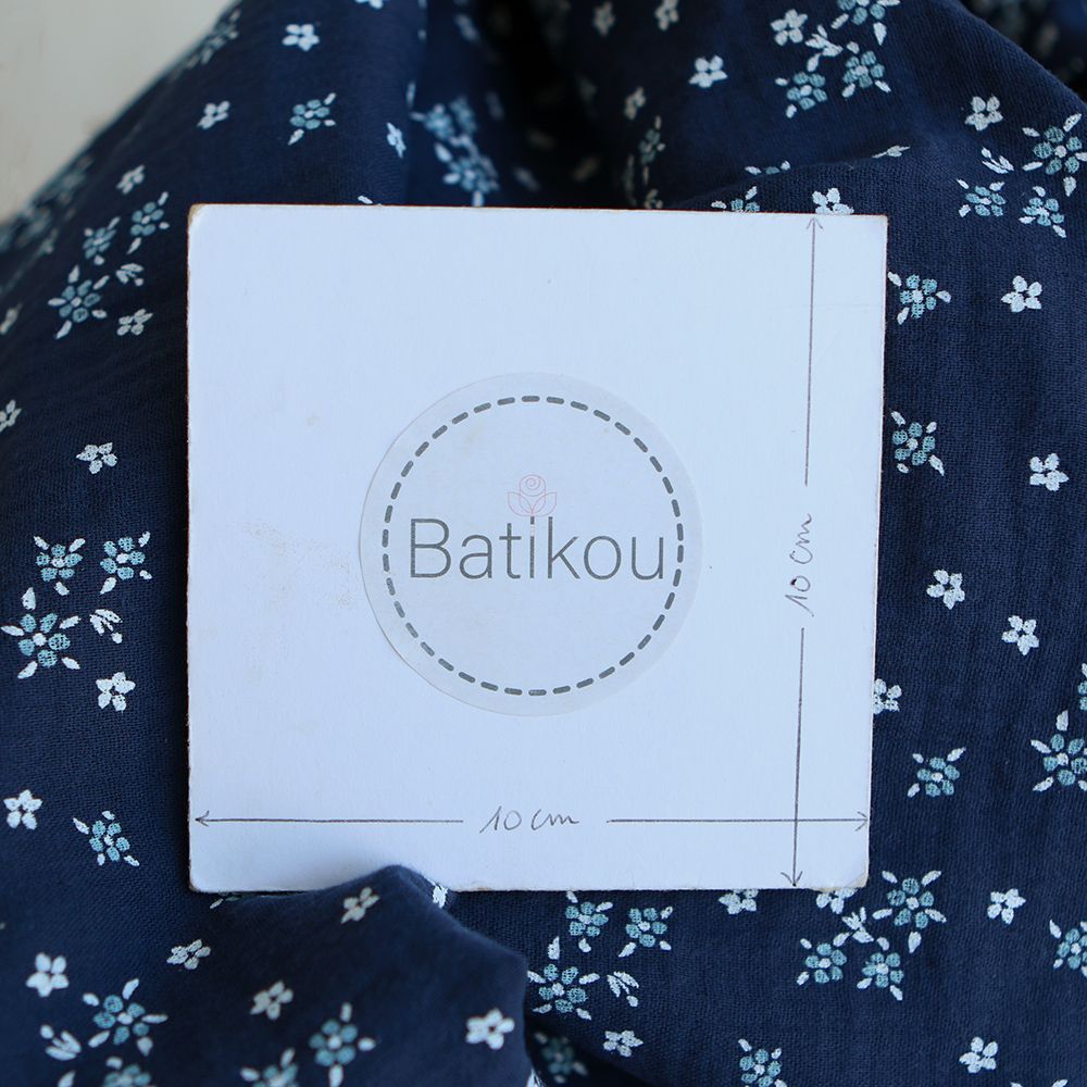 Lena - Double gaze de coton motif fleuri fond bleu marine