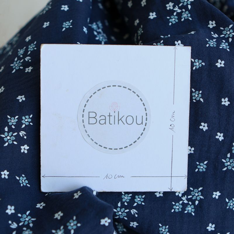 Lena - Double gaze de coton motif fleuri fond bleu marine