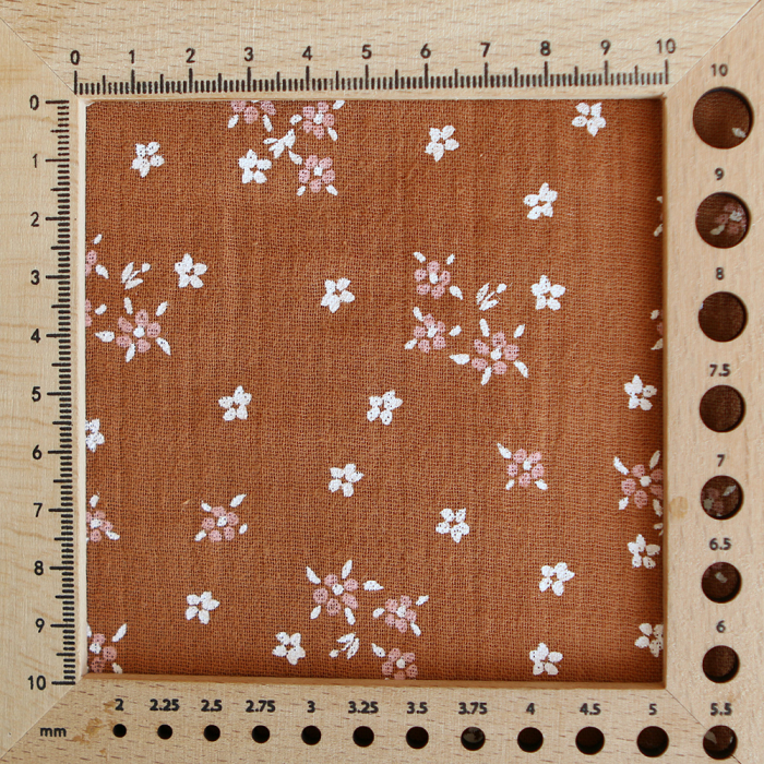 Lena - Double gaze de coton motif fleuri fond écureuil