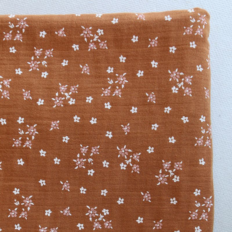 Lena - Double gaze de coton motif fleuri fond écureuil