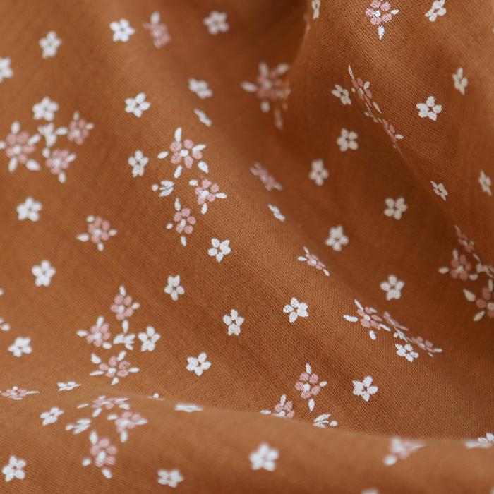 Lena - Double gaze de coton motif fleuri fond écureuil