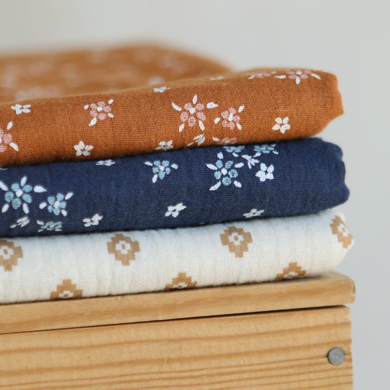 Lena - Double gaze de coton motif fleuri fond écureuil