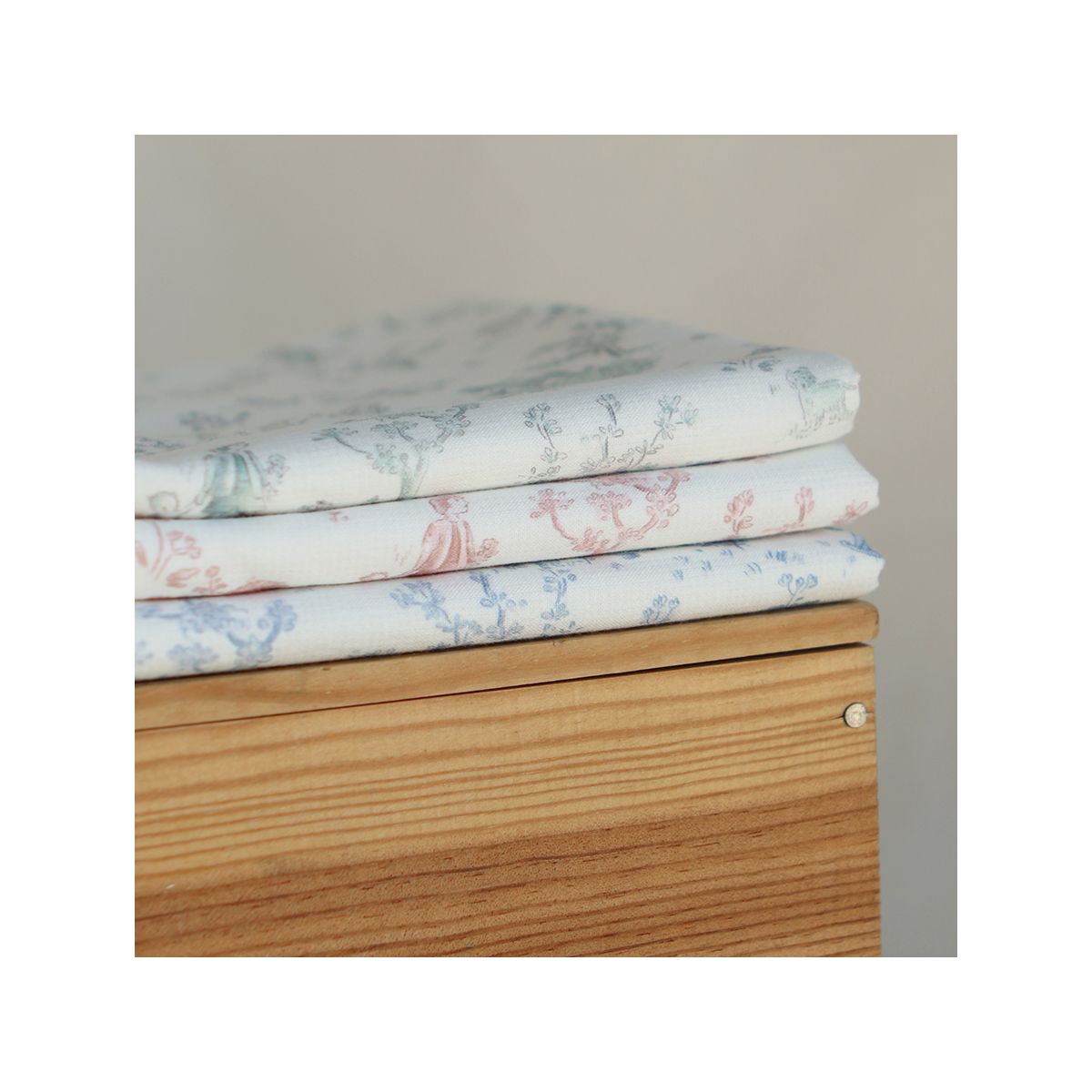 Maria - Tissu coton texturé version toile de jouy vert Maria - Tissu coton texturé version toile de jouy vert