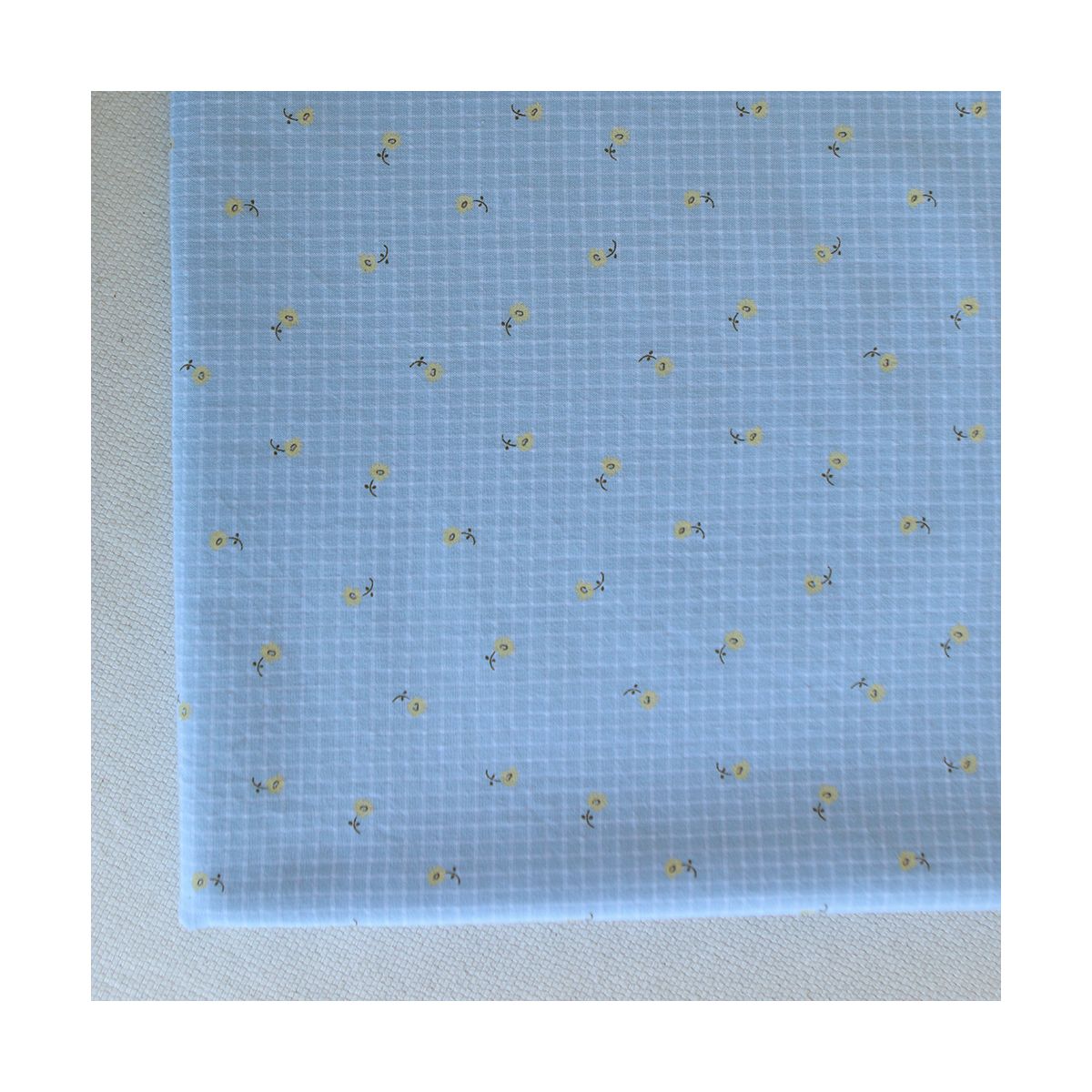 Seersucker quadrillage fin minis fleurs fond bleu Seersucker quadrillage fin minis fleurs fond bleu