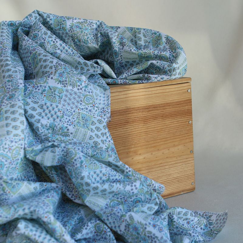 Isabelle - Batiste de coton à imprimé patchwork bleu