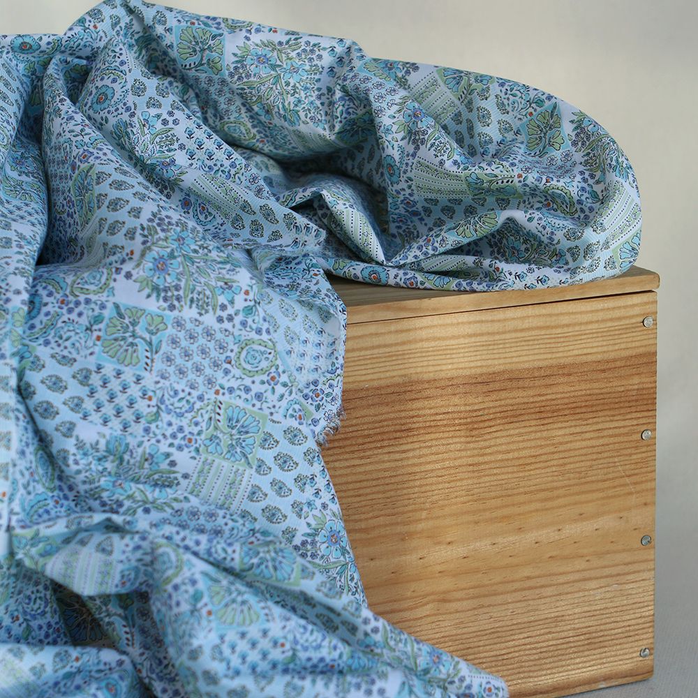 Isabelle - Batiste de coton à imprimé patchwork bleu