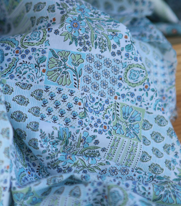 Isabelle - Batiste de coton à imprimé patchwork bleu