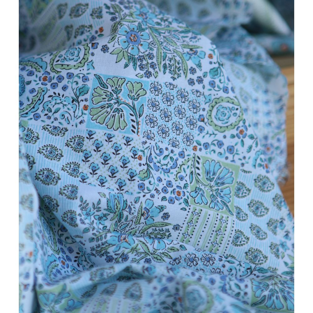 Isabelle - Batiste de coton à imprimé patchwork bleu