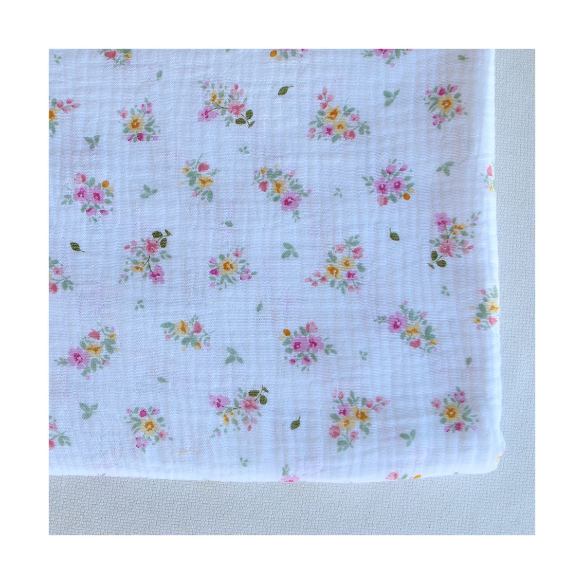 Amalia - Double gaze de coton BIO blanc motif fleuri aquarelle Amalia - Double gaze de coton BIO blanc motif fleuri aquarelle