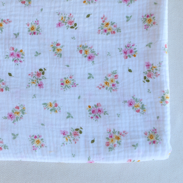 Amalia - Double gaze de coton BIO blanc motif fleuri aquarelle