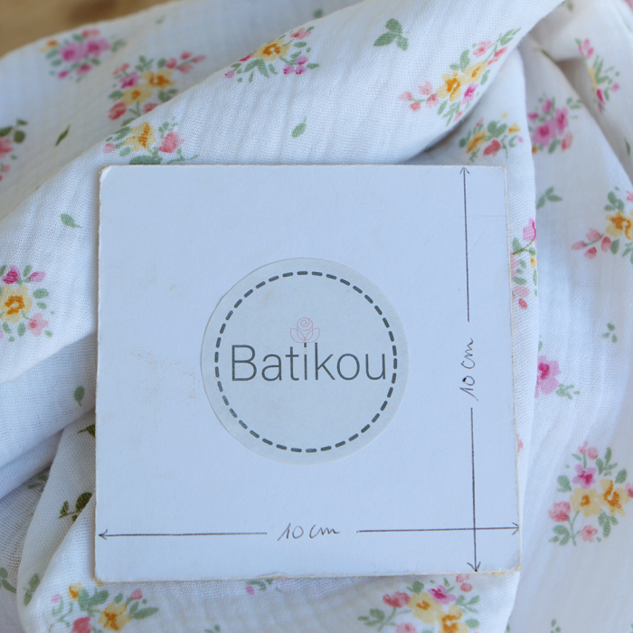 Amalia - Double gaze de coton BIO blanc motif fleuri aquarelle