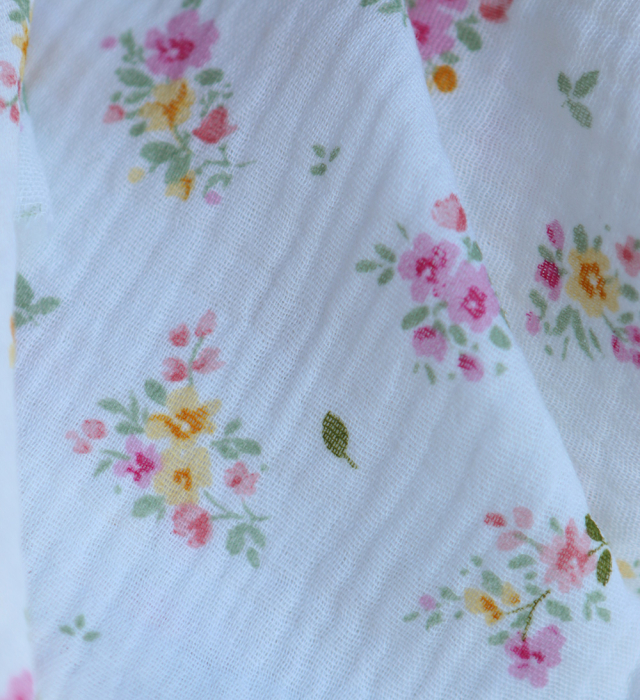 Amalia - Double gaze de coton BIO blanc motif fleuri aquarelle