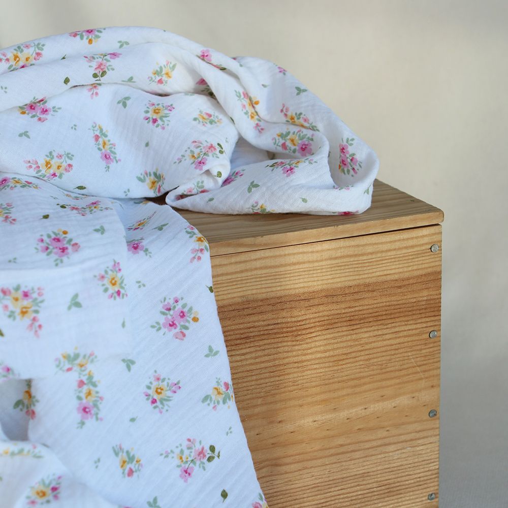 Amalia - Double gaze de coton BIO blanc motif fleuri aquarelle