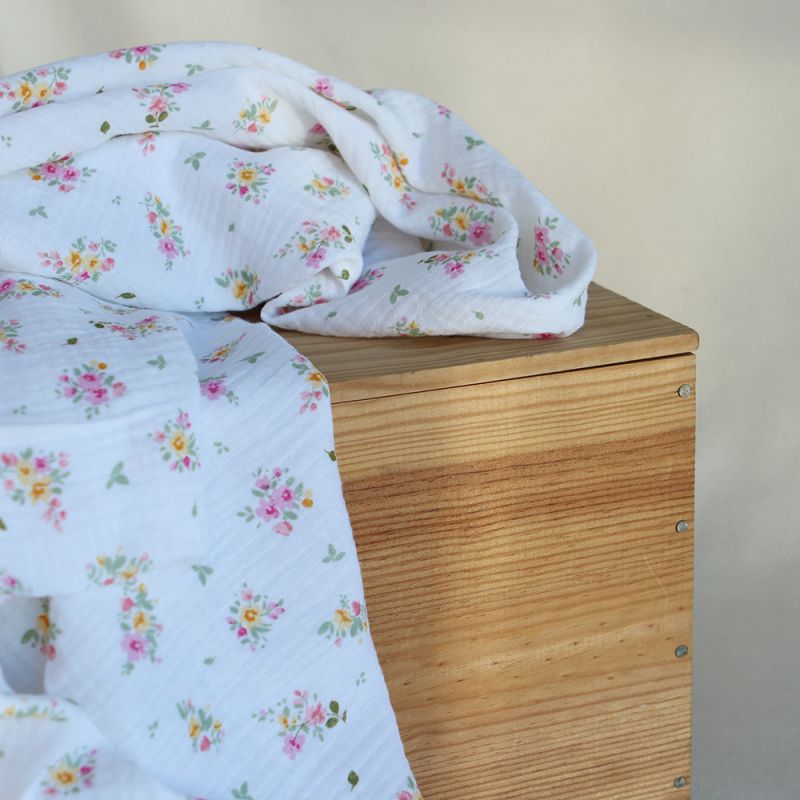 Amalia - Double gaze de coton BIO blanc motif fleuri aquarelle