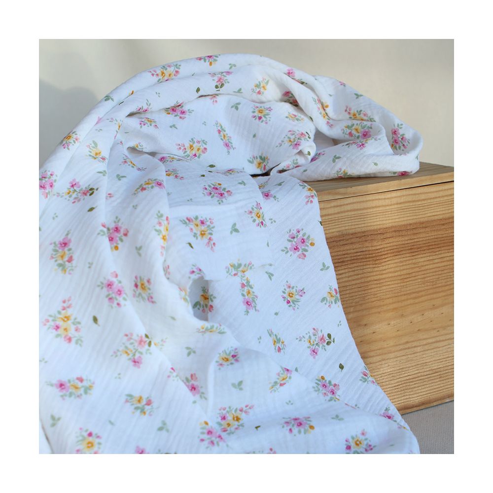 Amalia - Double gaze de coton BIO blanc motif fleuri aquarelle