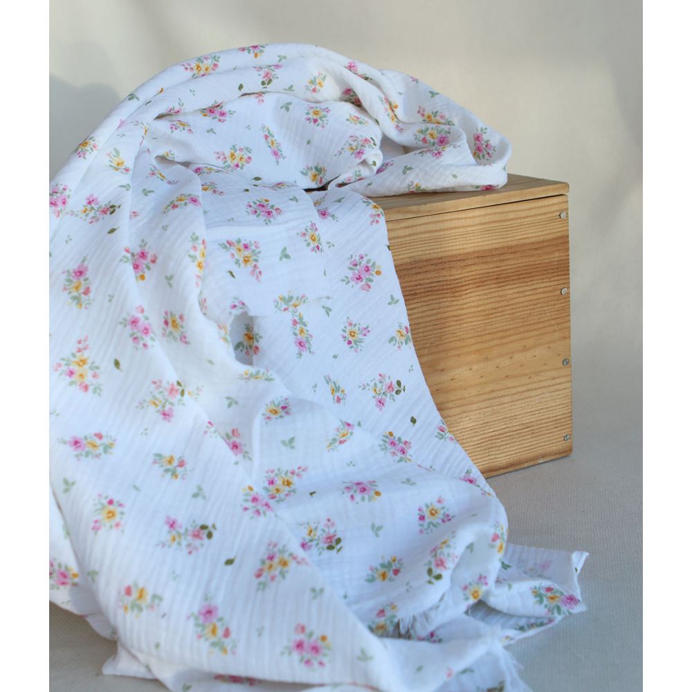 Amalia - Double gaze de coton BIO blanc motif fleuri aquarelle