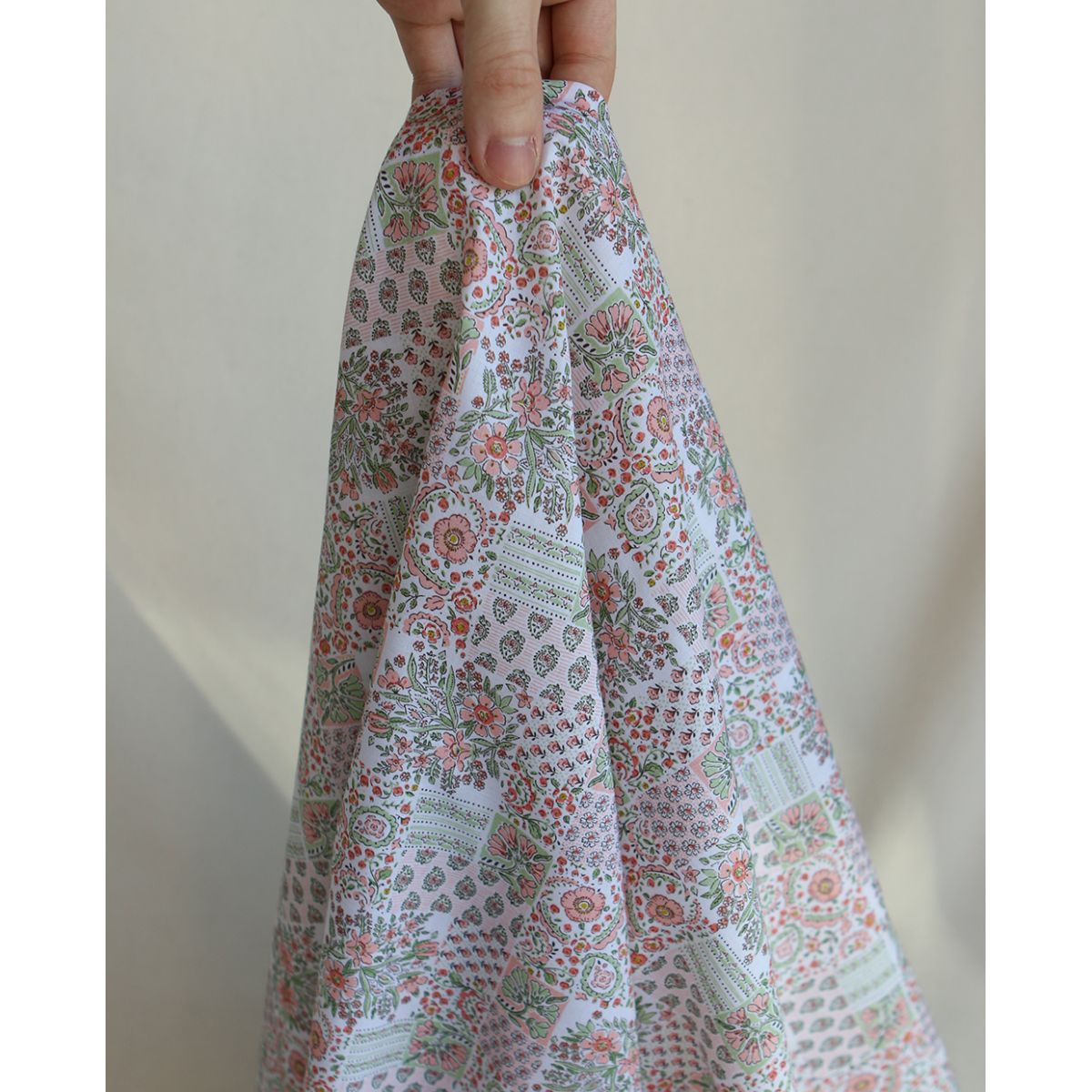 Isabelle - Batiste de coton à imprimé patchwork corail rosé Isabelle - Batiste de coton à imprimé patchwork corail rosé