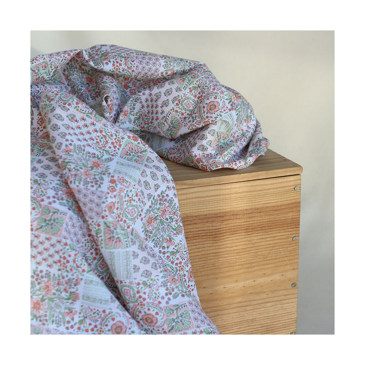 Isabelle - Batiste de coton à imprimé patchwork corail rosé Isabelle - Batiste de coton à imprimé patchwork corail rosé
