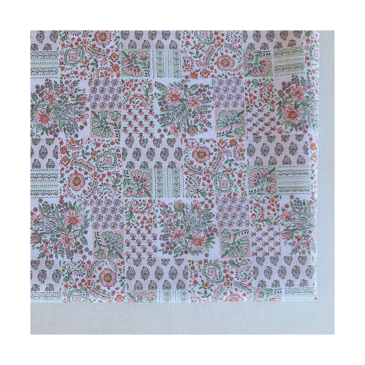 Isabelle - Batiste de coton à imprimé patchwork corail rosé Isabelle - Batiste de coton à imprimé patchwork corail rosé