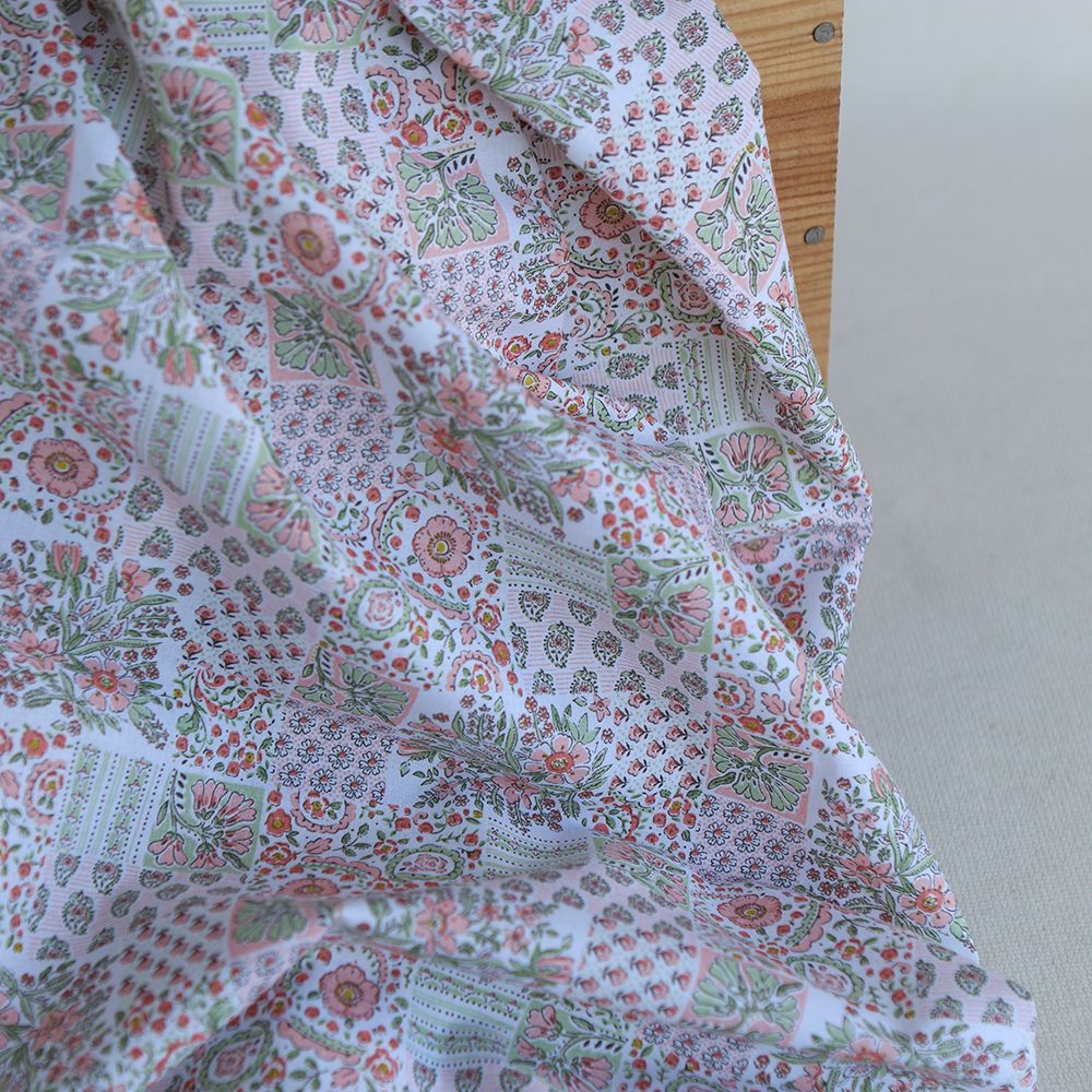 Isabelle - Batiste de coton à imprimé patchwork corail rosé