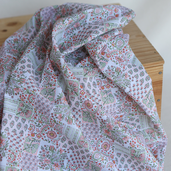 Isabelle - Batiste de coton à imprimé patchwork corail rosé
