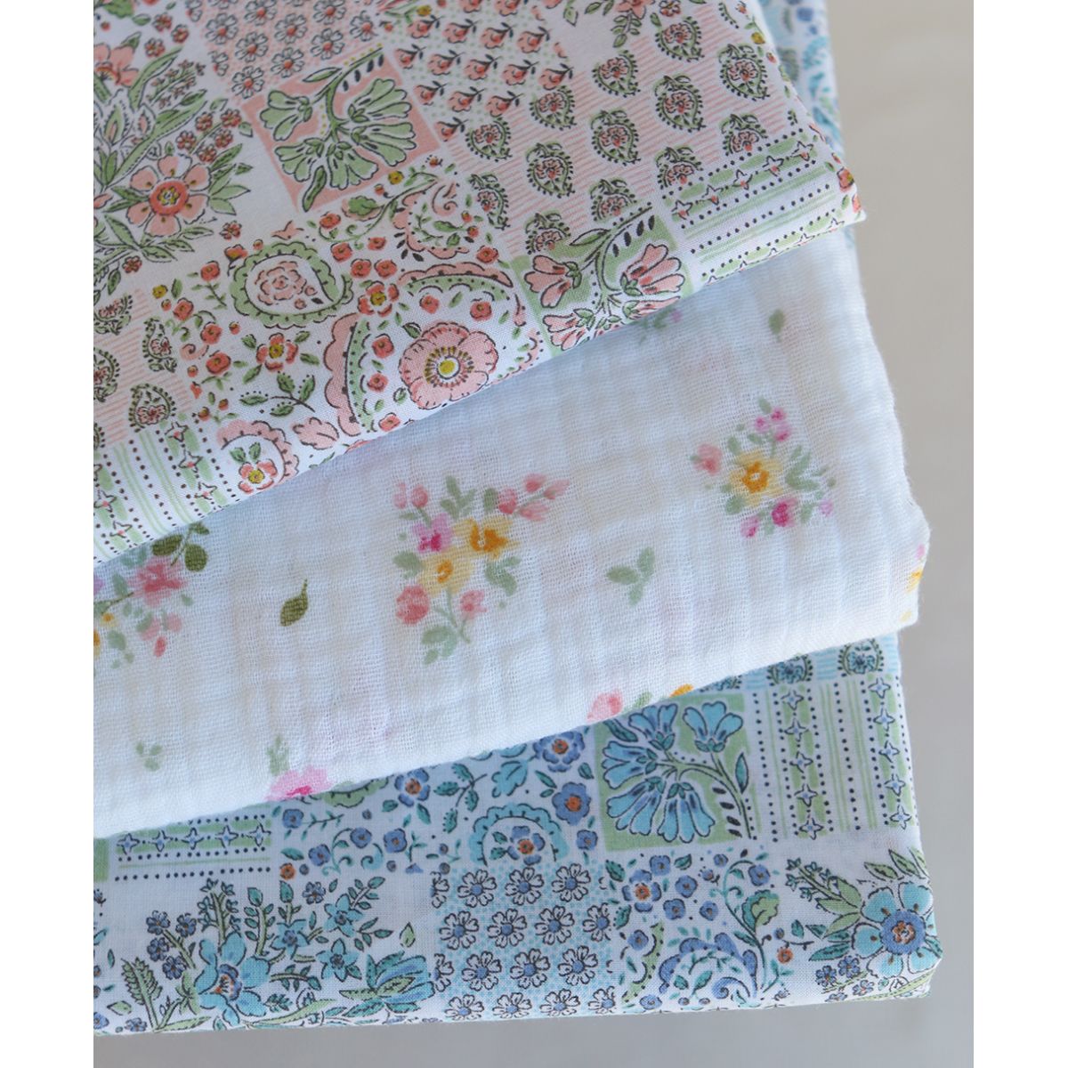Isabelle - Batiste de coton à imprimé patchwork corail rosé Isabelle - Batiste de coton à imprimé patchwork corail rosé