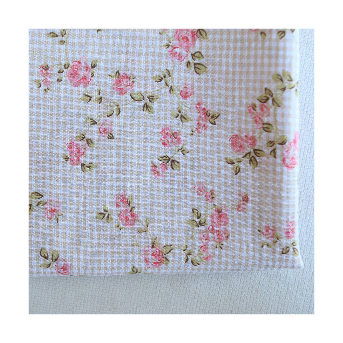 Soline - Seersucker / Coton gaufré vichy mini 2mm beige à motif fleuri