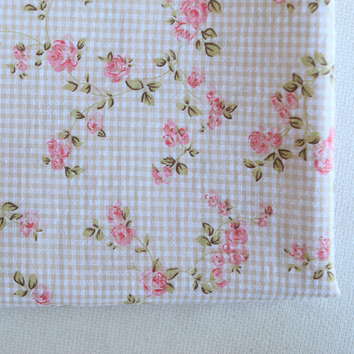 Soline - Seersucker / Coton gaufré vichy mini 2mm beige à motif fleuri