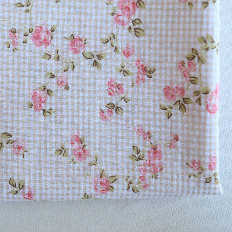 Soline - Seersucker / Coton gaufré vichy mini 2mm beige à motif fleuri