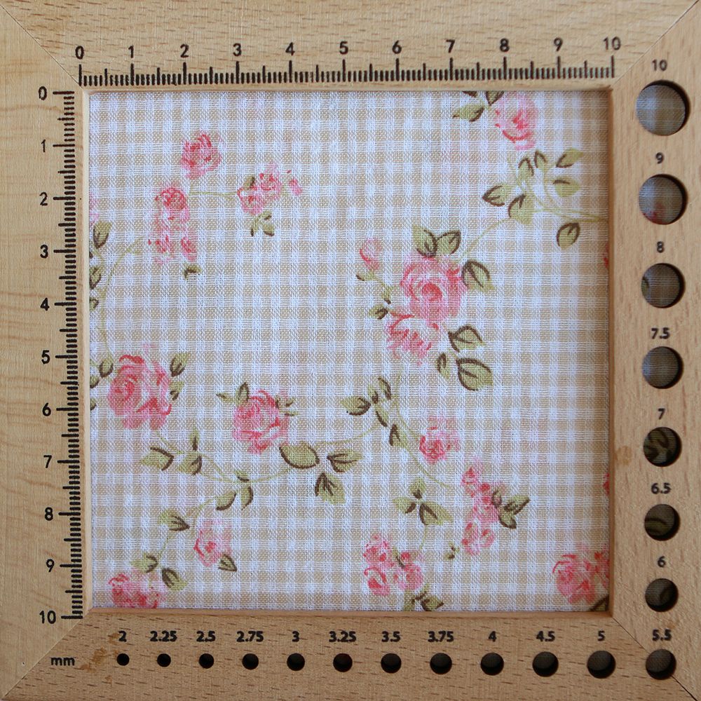 Soline - Seersucker / Coton gaufré vichy mini 2mm beige à motif fleuri